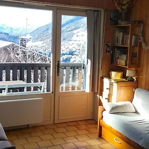 studio-belle-vue-sur-les-montagnes.hotels-rhonealpes.com/